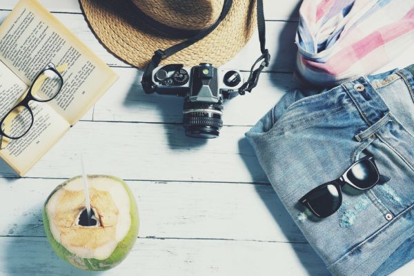 De quoi le couchsurfing est-il le nom ?
